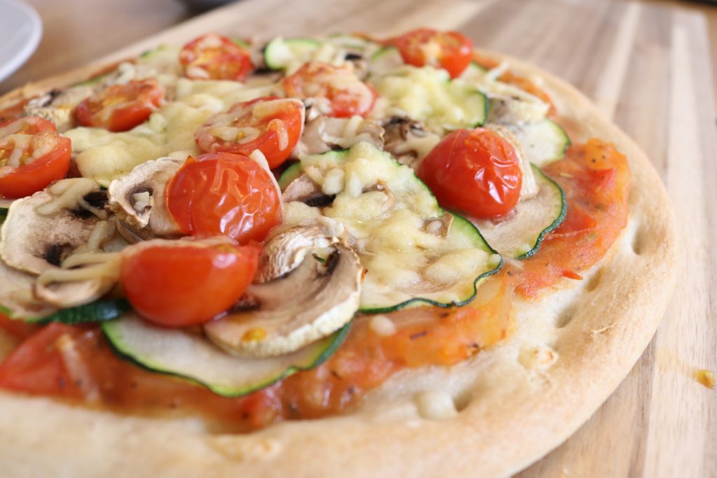 gezonde pizza, recept gezonde pizza, bloemkool pizza, bloemkool pizzabodem,